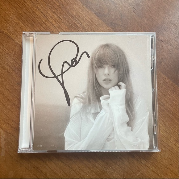 TAYLOR SWIFT The Tortured Poets Department Signed Authentic